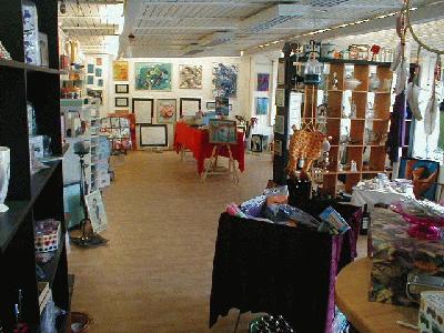 Kunstmaler og Kunstformidler Inge Marie Jensen bestil deres maleri her: privatundervisning, sangskrivning, tekstforfatter, galleri, kunstbutik kunst i glade farver...