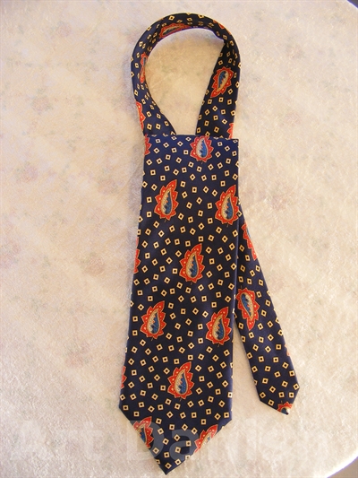 29126 SLIPS 1,40 cm lång, 10 cm bred.   Nye brede slips  new wide ties