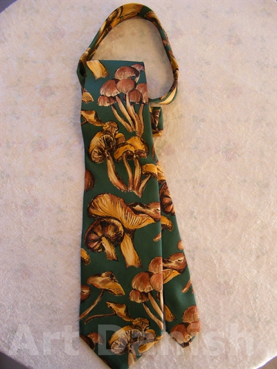 29117 SLIPS 1,40 cm lång, 10 cm bred.   Nye brede slips new wide ties